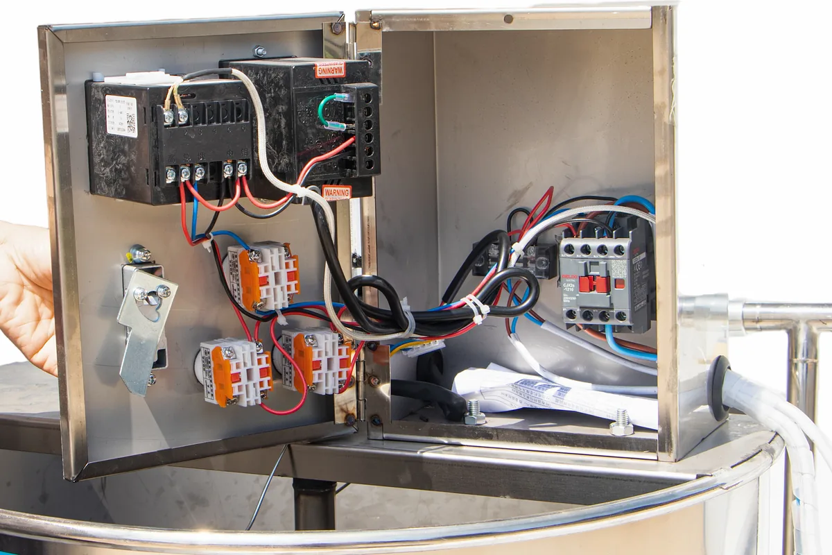 60-Type Dual-Pump Hydration Machine — Control cabinet