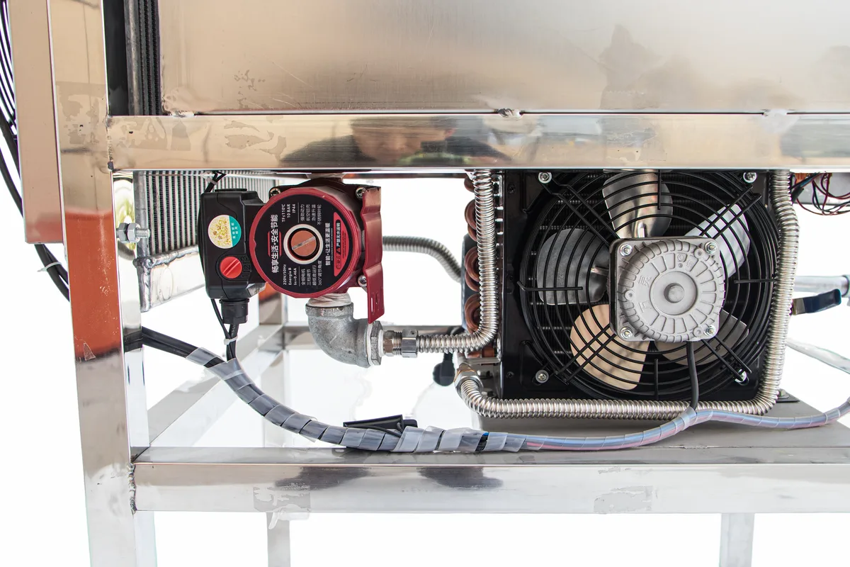 Dual-Stage Oil Cooler — Dual-fan radiator
