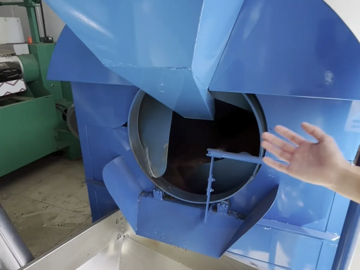 Electric drum seed roaster with rotating drum and feeding hopper